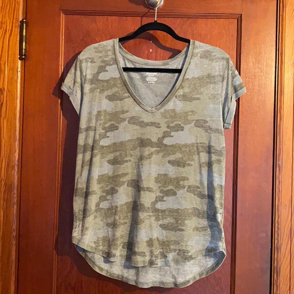 American Eagle camo tee